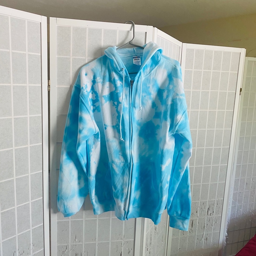 blue zip up tie dye hoodie